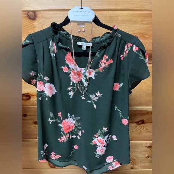 EUC 2 Stitchfix Floral Blouses with earring/necklace set - M - Picture 7 of 9